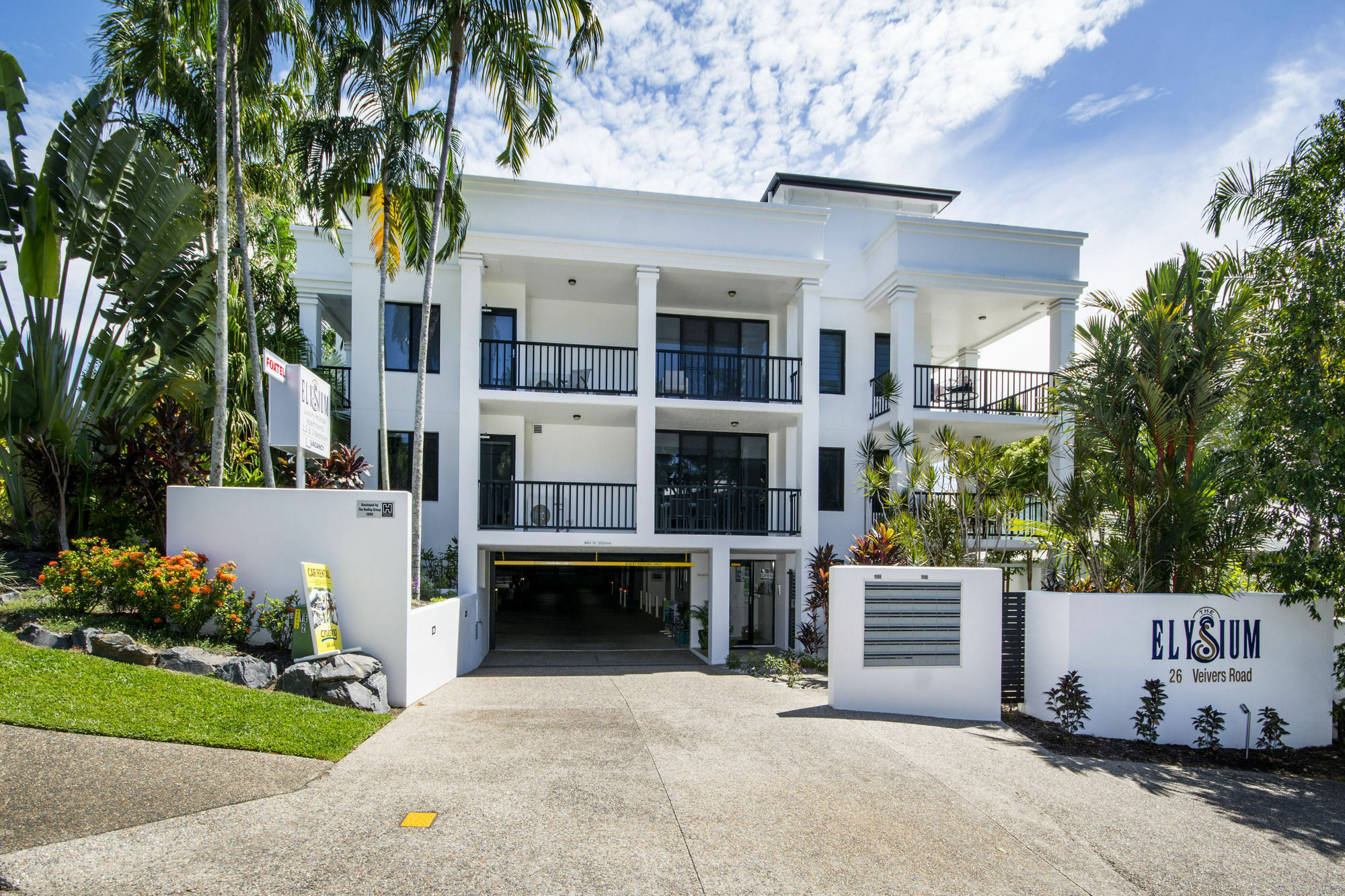 Elysium Apartments Palm Cove Exterior photo